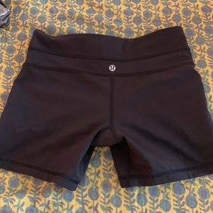 LULULEMON Mid-rise Shorts